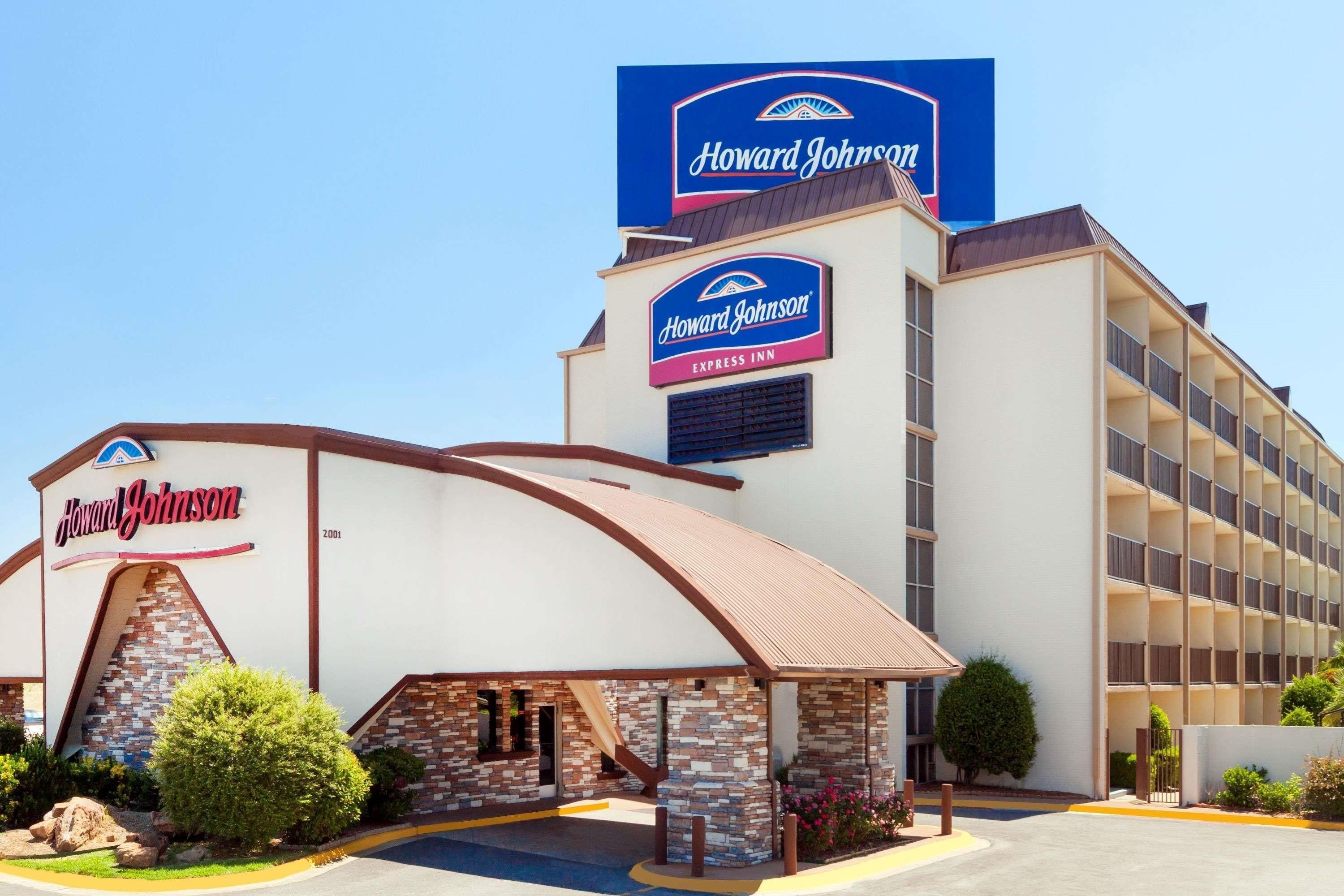14 Business Hotels Close to Six Flags Hurricane Harbor, Arlington