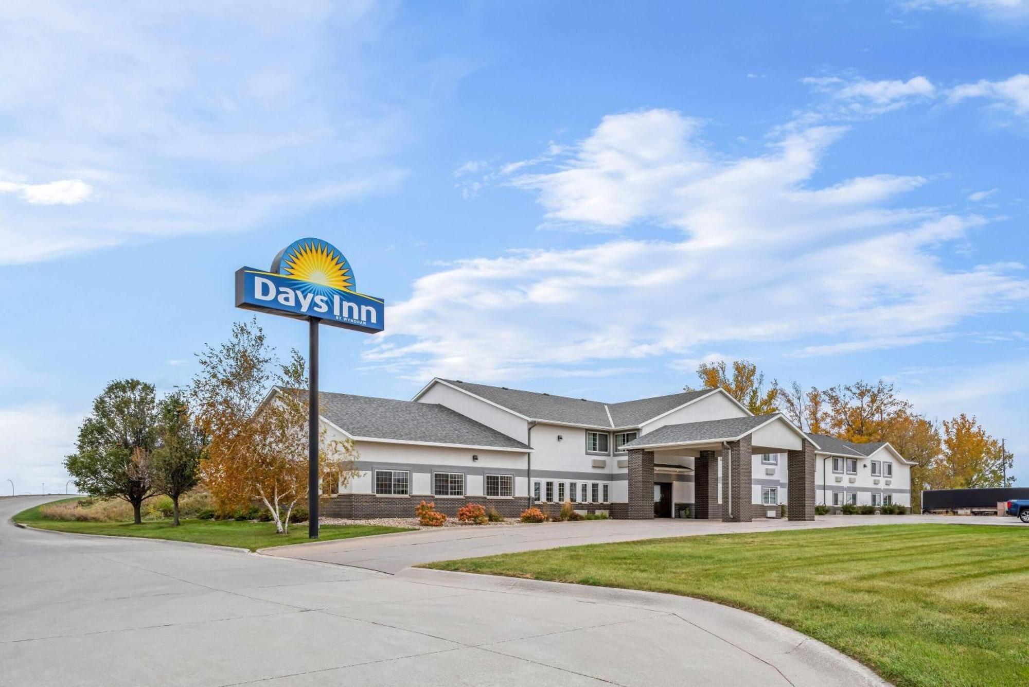 14 Days Inn by Wyndham Hotels in the Midwest That Deliver