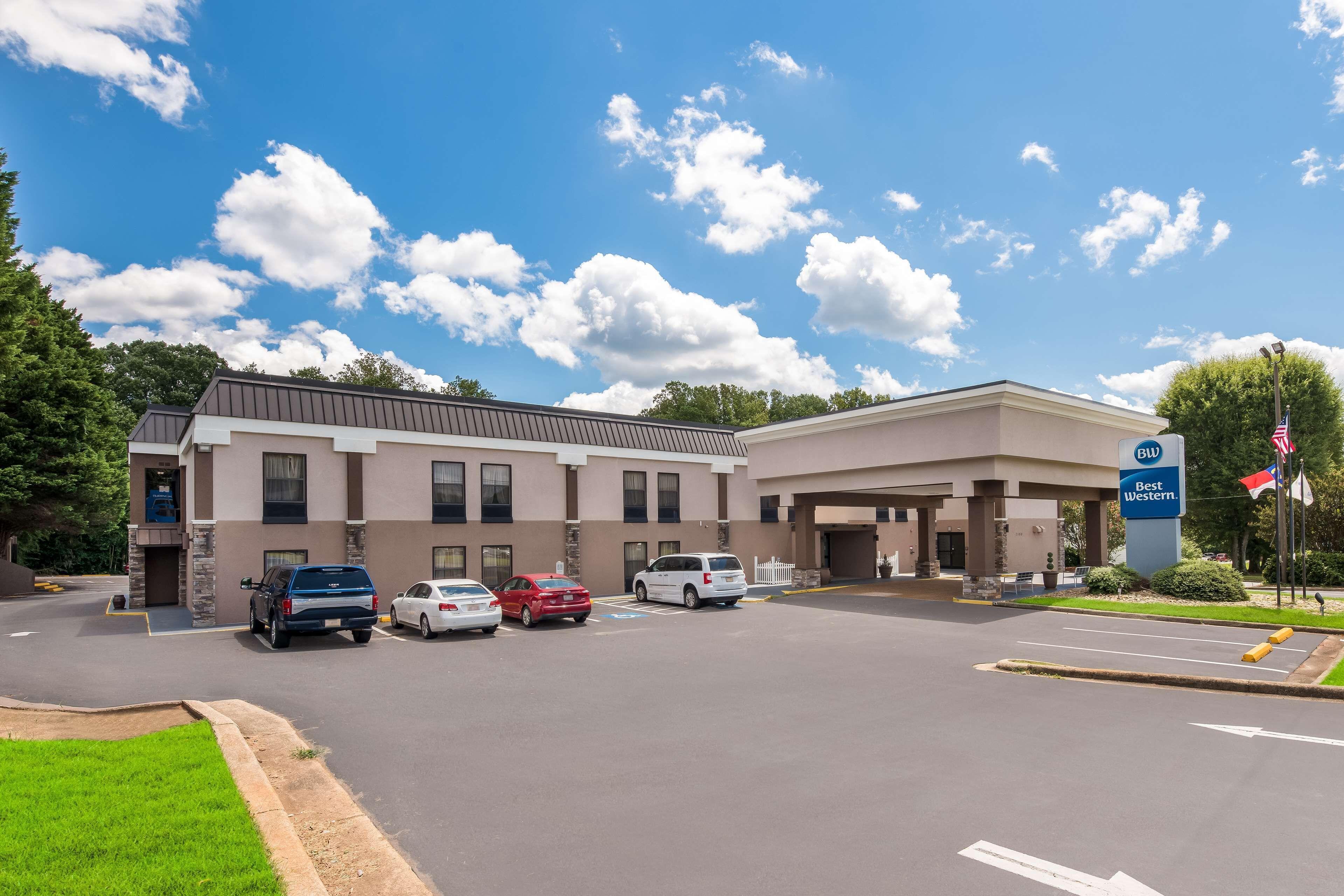 Where to Stay in North Carolina: 5 Best Western Hotels