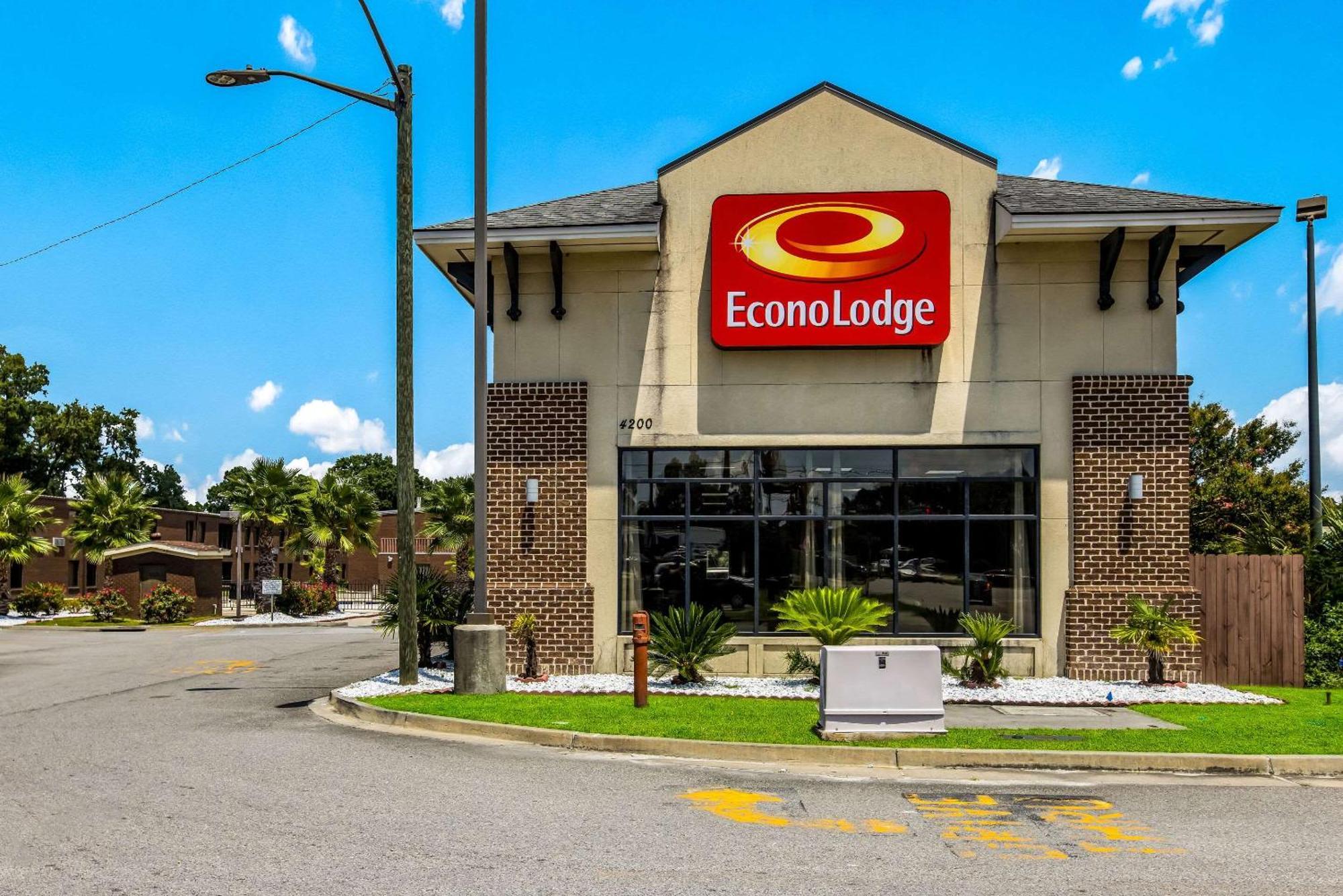 5 Budget Hotels Close to Ellis Square, Savannah