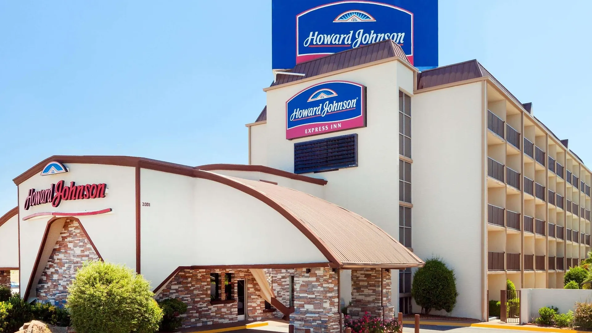 14 Business Hotels Close to Six Flags Hurricane Harbor, Arlington