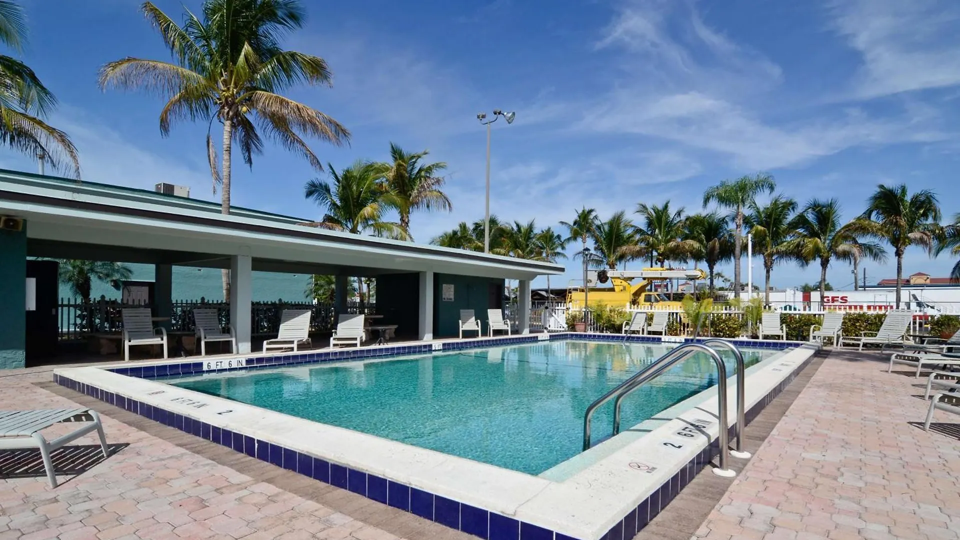 Staying Near Southwest Florida Reg Med Ctr: 6 Airport Hotels Compared