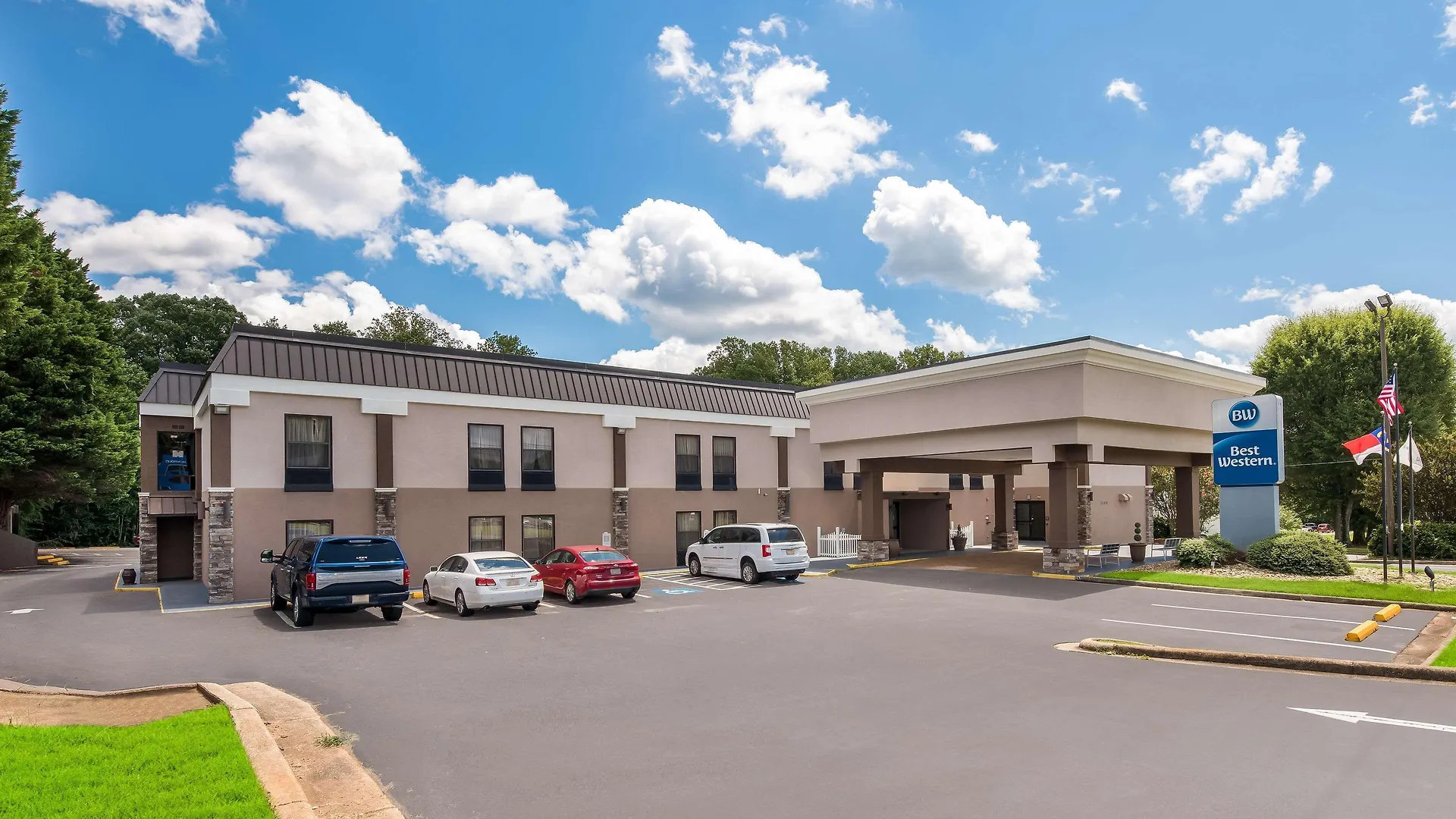 Where to Stay in North Carolina: 5 Best Western Hotels