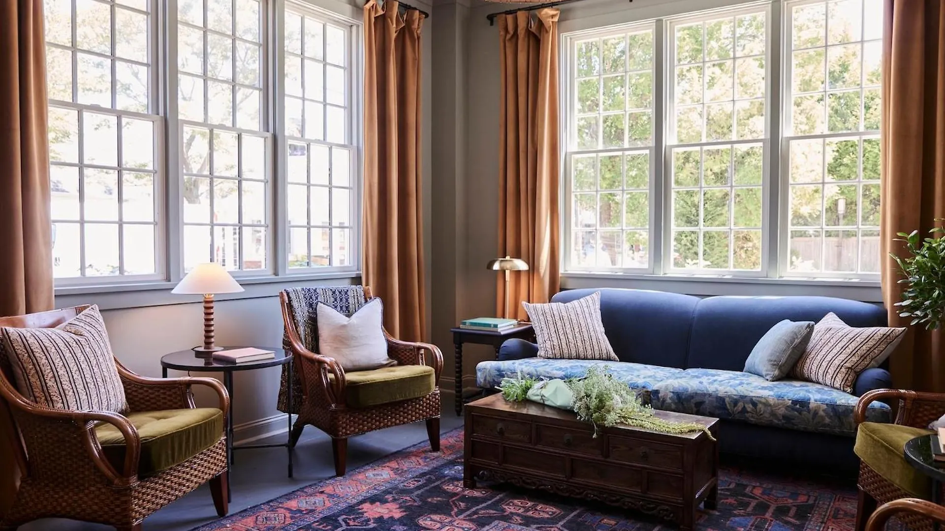 Staying Near Manhansett Chapel Museum: 4 Couple Hotels Compared
