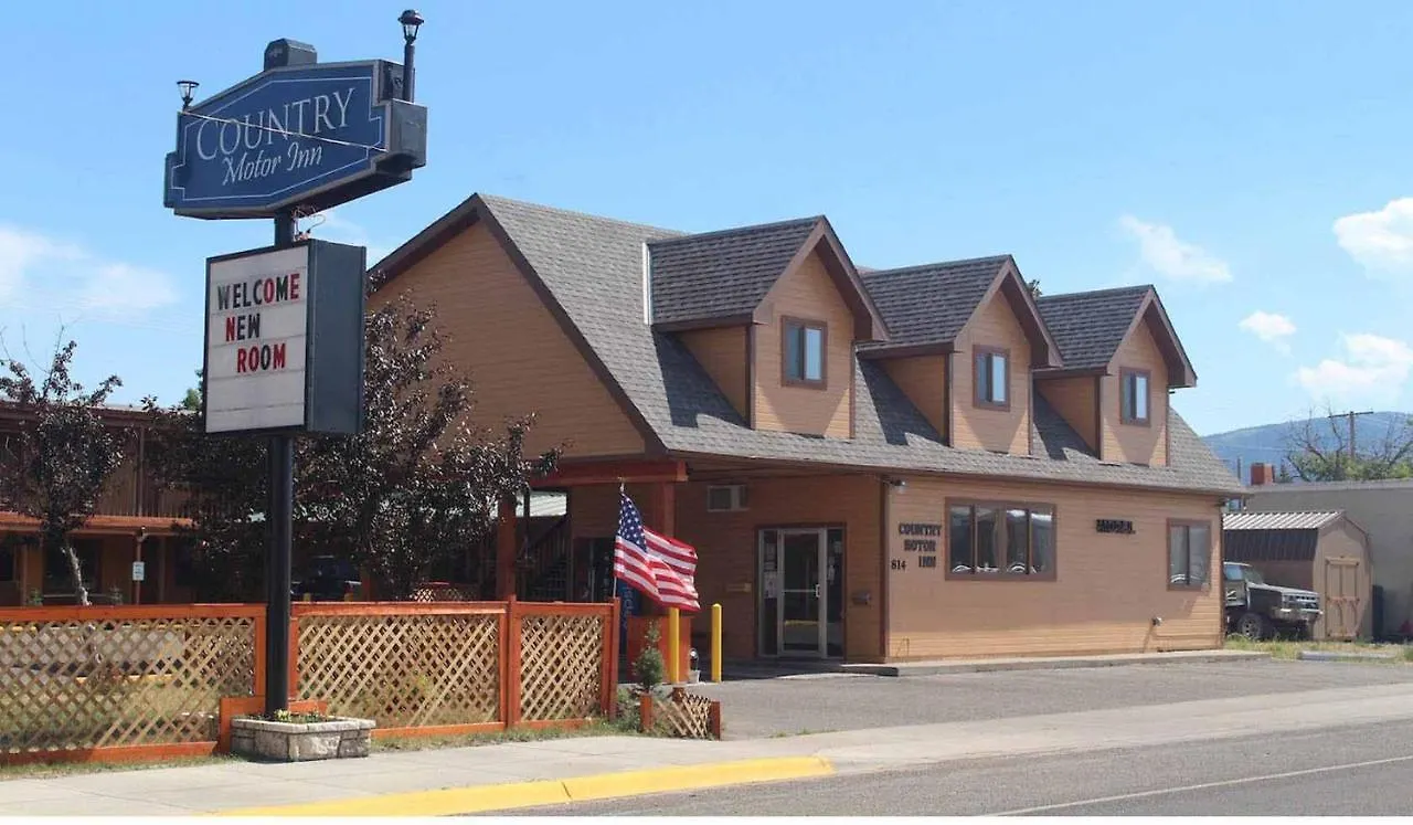 4 Golf Hotels Near Yellowstone That Are Worth Booking