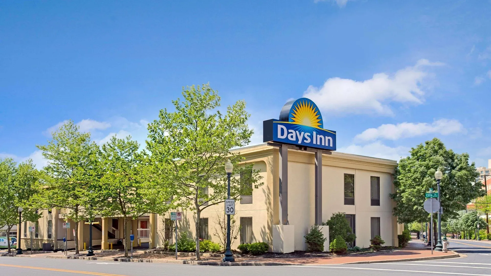 4 Budget Hotels Near Union Market for Smart Travelers