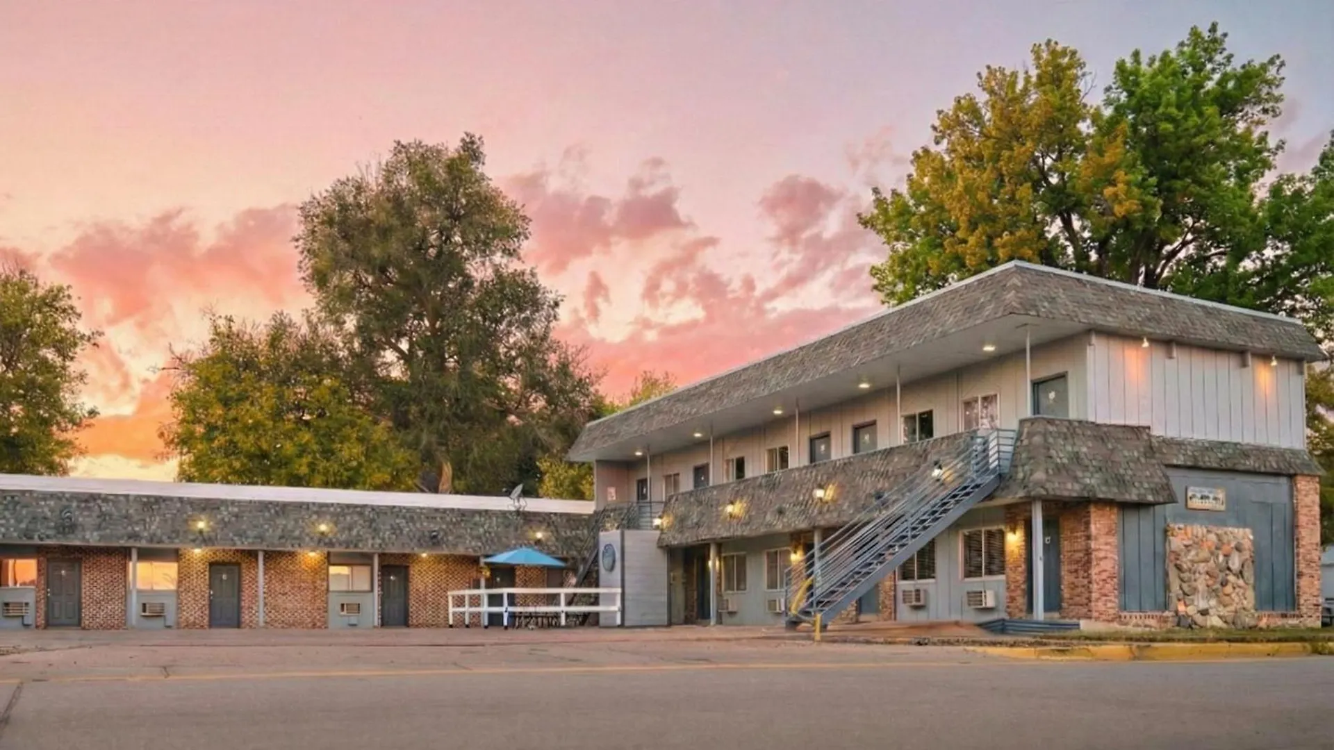 4 Smart 2-Star Hotels Near Pioneer Park Worth Booking