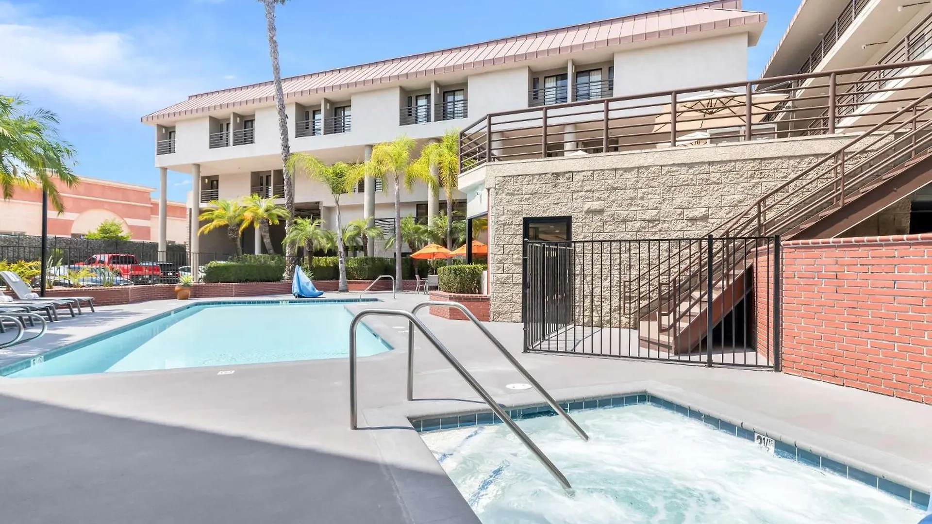 Where to Stay Near Disneyland: 6 Best Budget Hotels