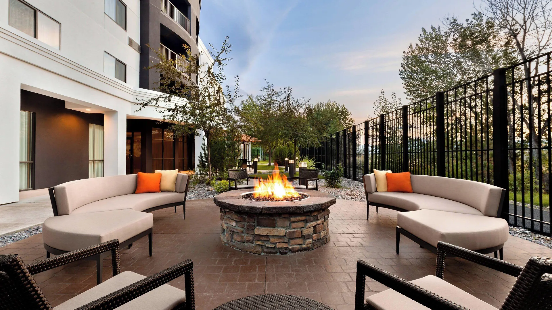 11 Airport Hotels in Montana That Deliver Real Convenience