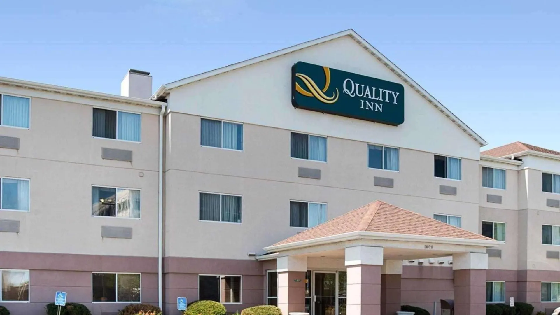 6 Smart 2-Star Hotels Near North Hennepin Community College