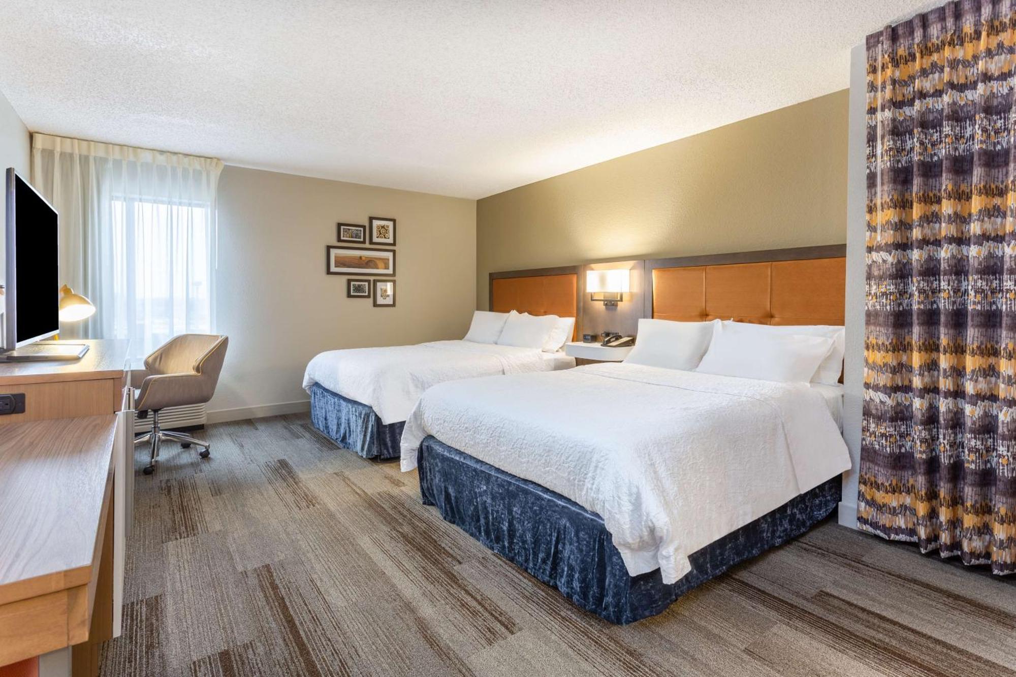 7 Business Hotels Close to Tait Cummins Memorial Park, Cedar Rapids