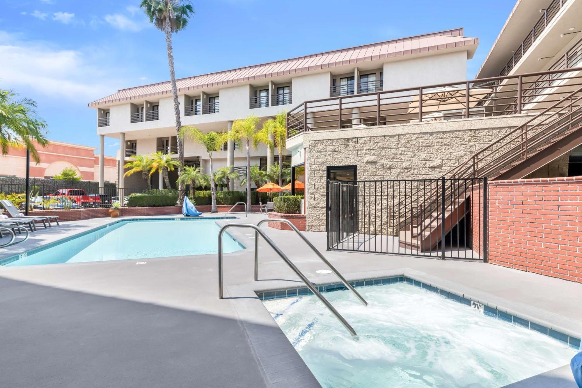 Where to Stay Near Disneyland: 6 Best Budget Hotels