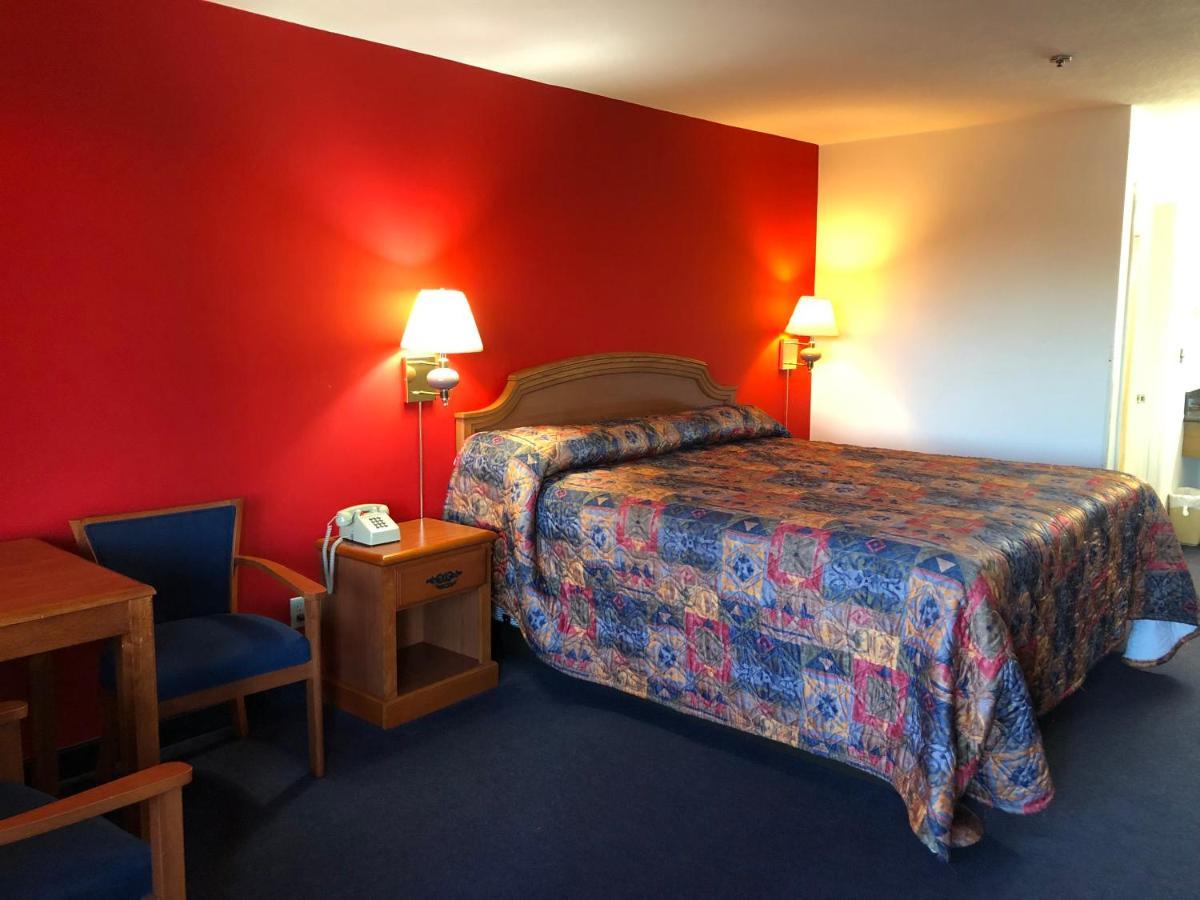 4 Smart 2-Star Hotels Near Ralph B Clark Regional Park
