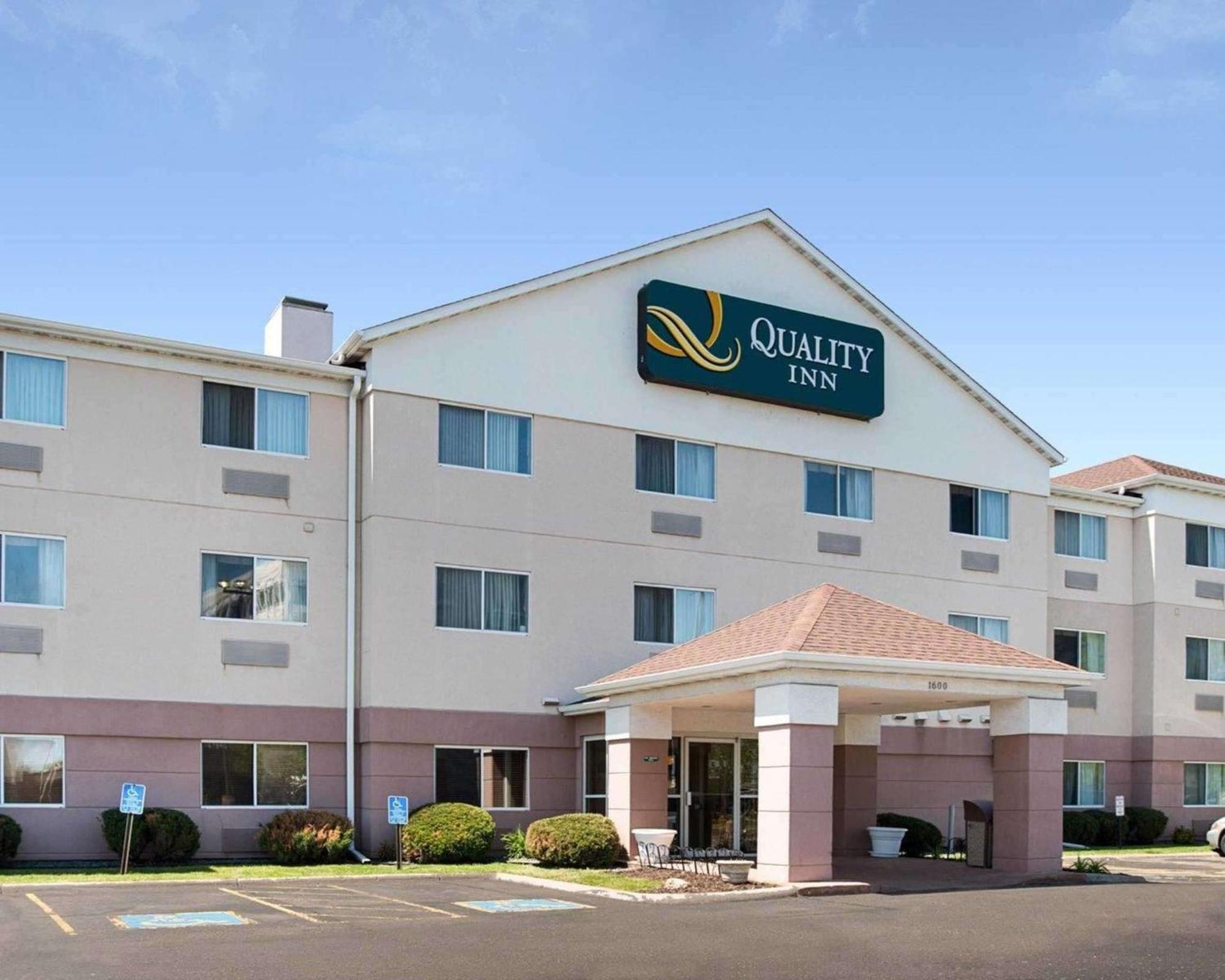 6 Smart 2-Star Hotels Near North Hennepin Community College