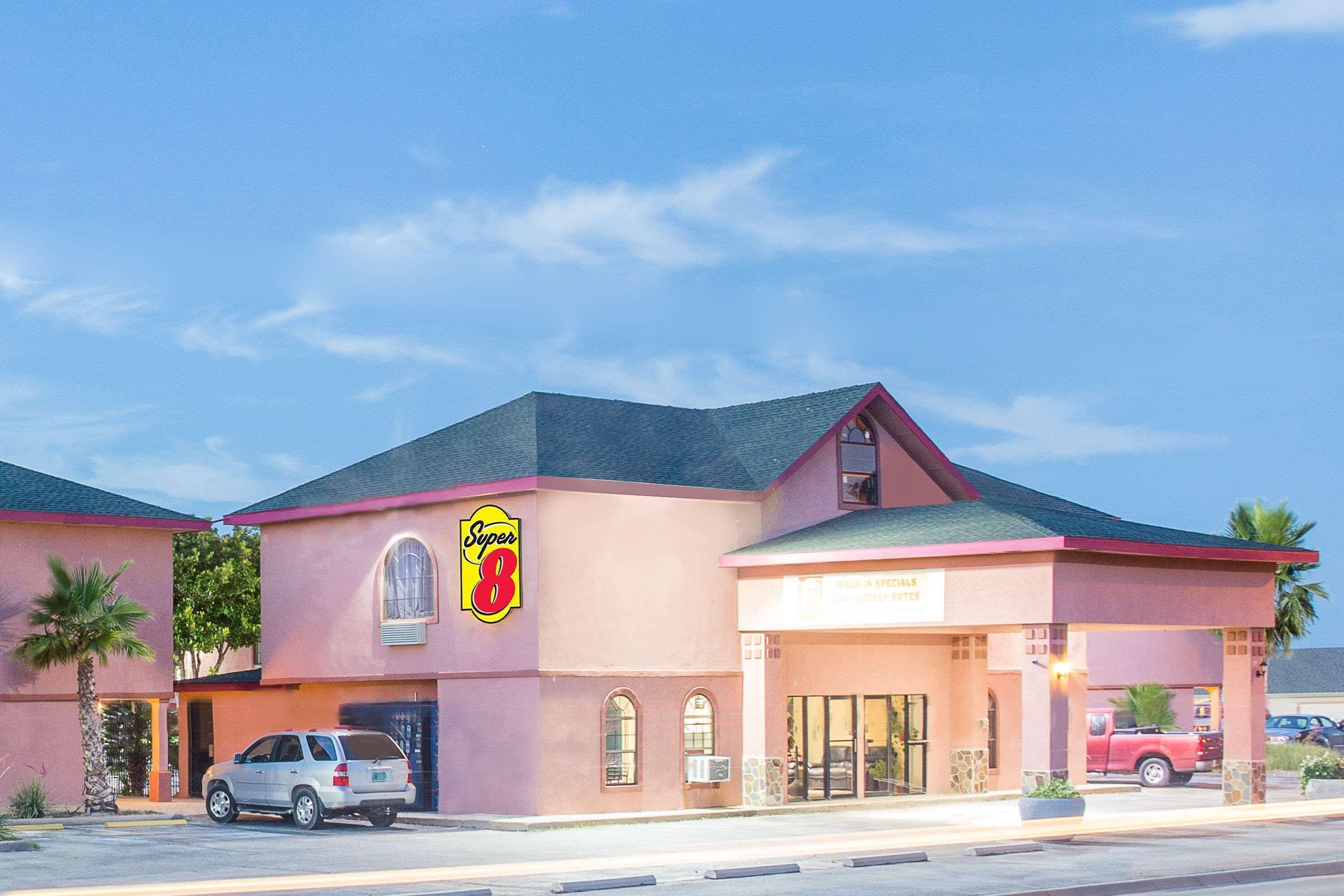 4 Budget Hotels Near San Angelo State Park That Deliver